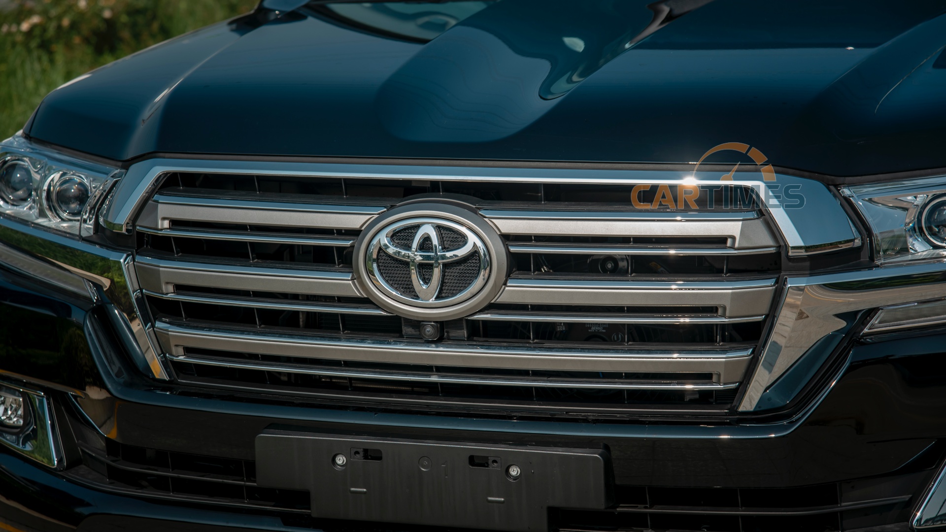Mặt ca lăng xe Toyota Land Cruiser 2020