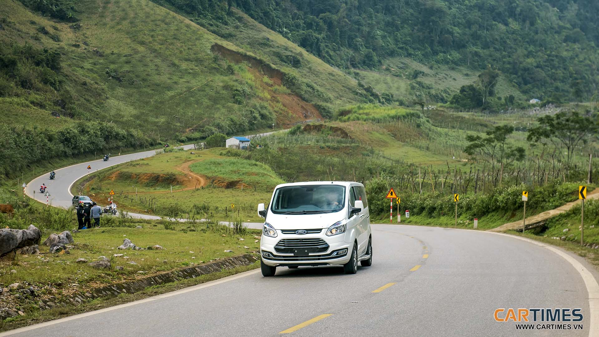 Hệ thống treo của Ford Tourneo giúp những chuyến đi êm ái hơn