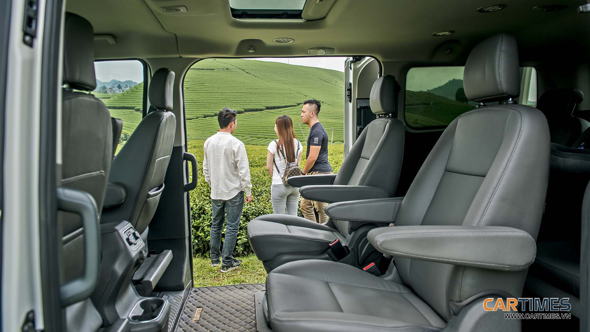 Khoang nội thất của Ford Tourneo thuyết phục những khách hàng khó tính nhất