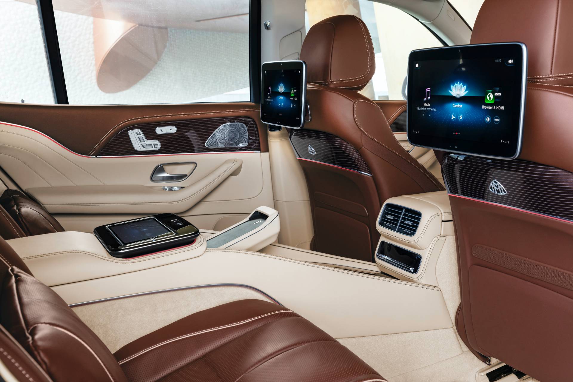 Hệ thống giải trí hàng ghế sau xe Mercedes-Maybach GLS 600