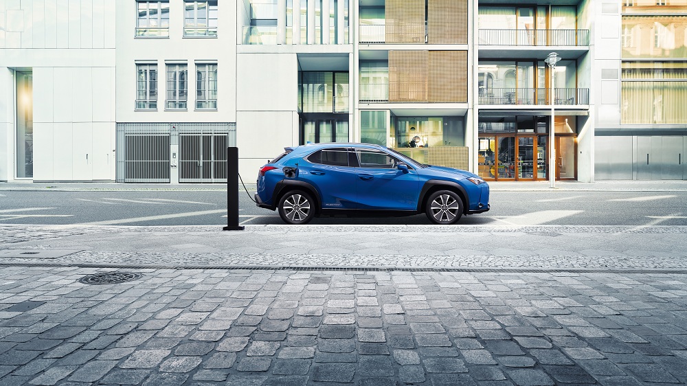 Lexus UX300e sẽ mang tới những trải nghiệm mới dành cho những ai thích cảm giác lái