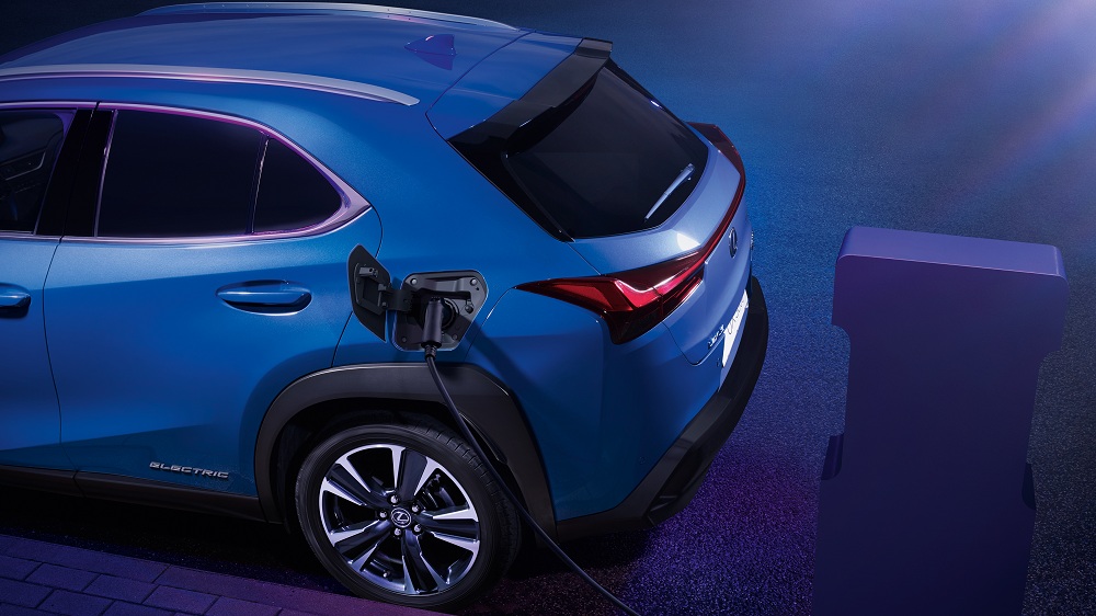 Khu vực sạc điện trên xe Lexus UX300e