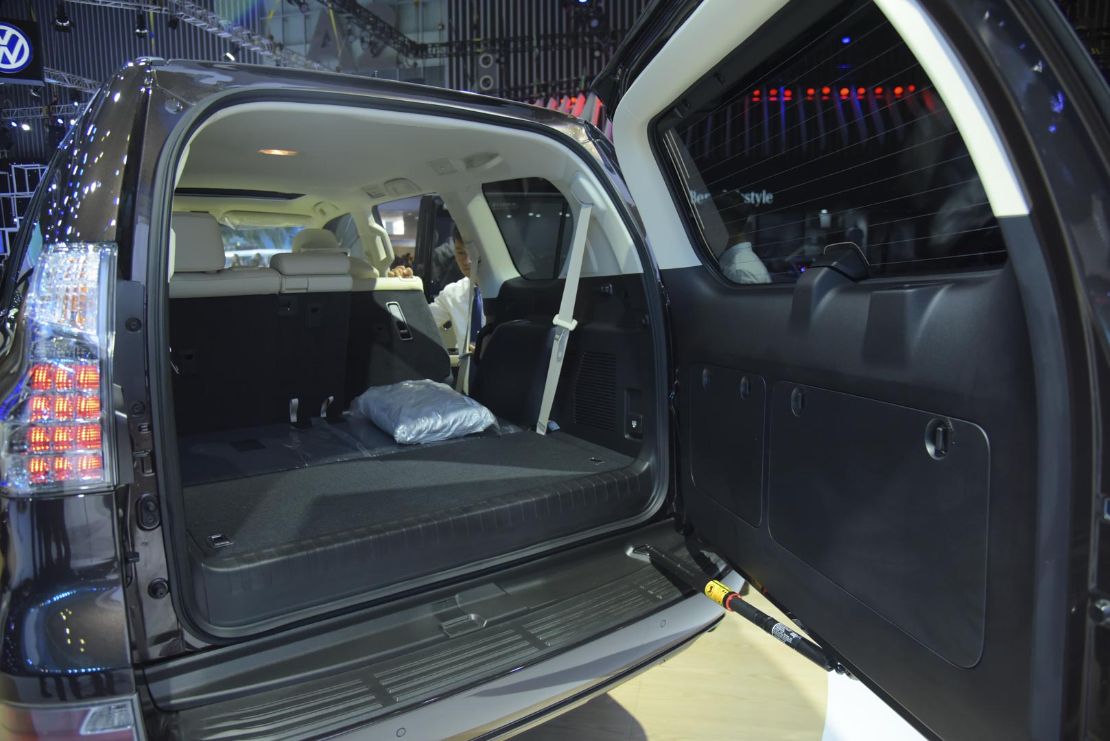 Cốp xe Lexus GX460 2020
