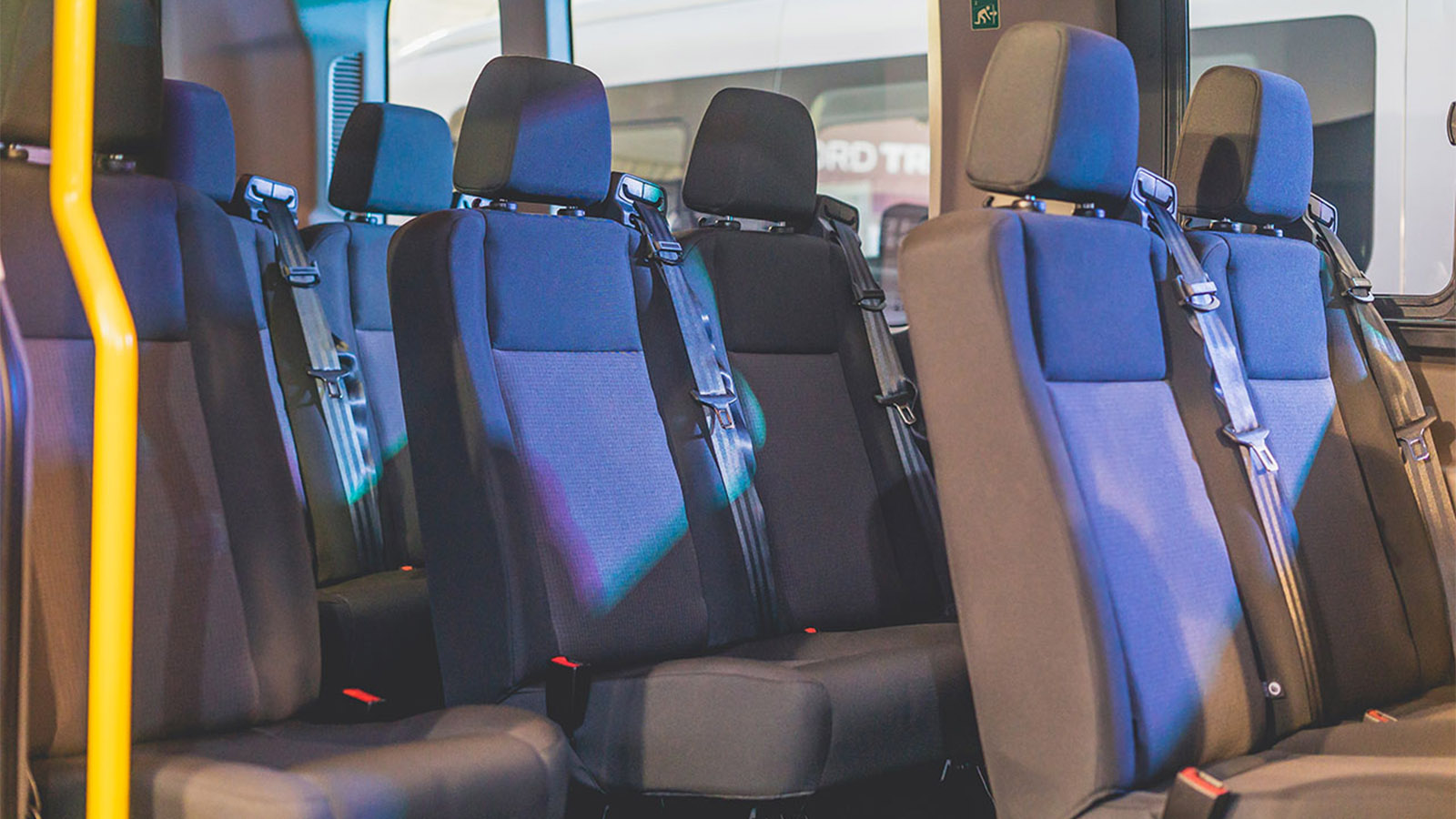 Nội thất xe Ford Transit 2020