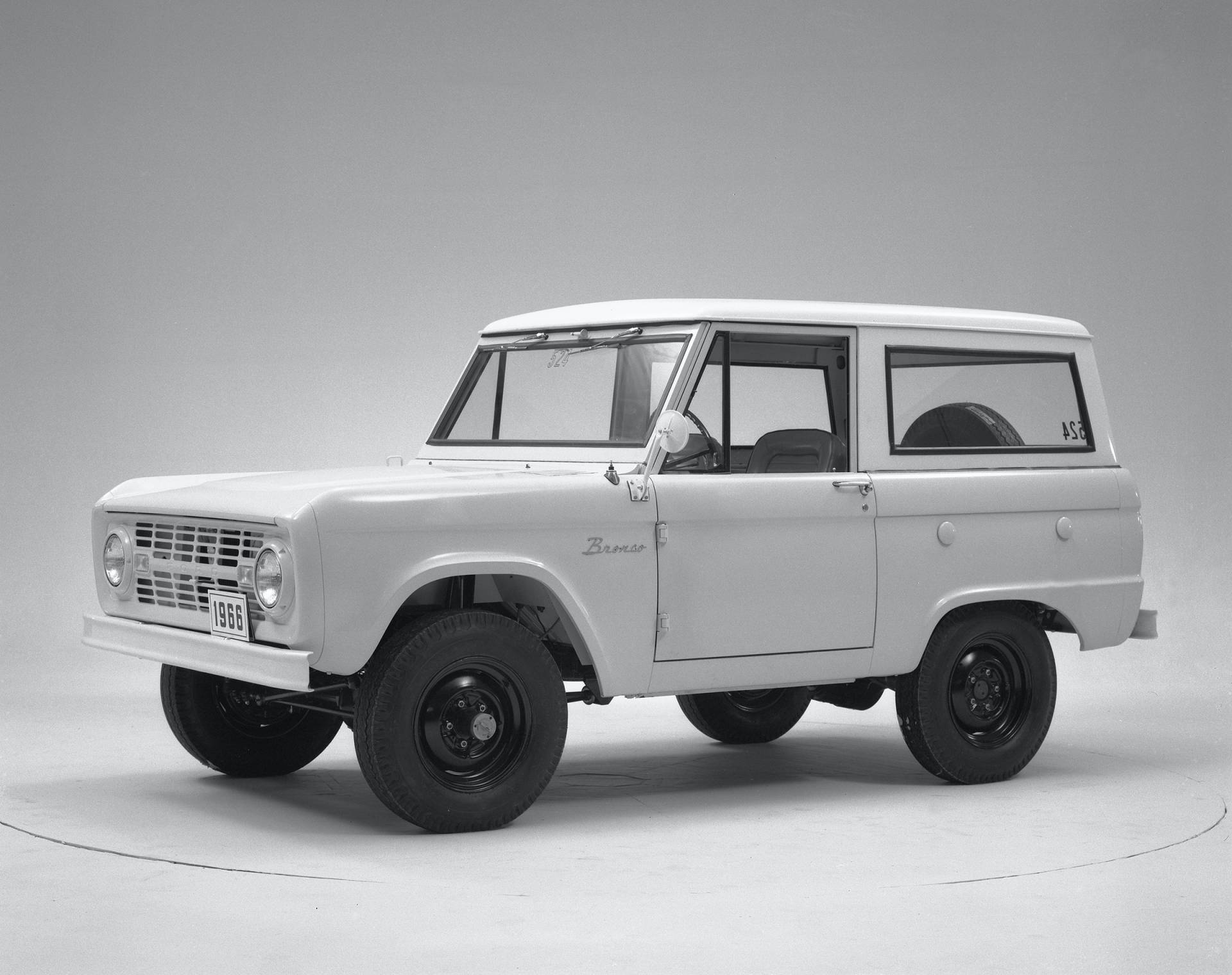 Chiếc Ford Bronco thế hệ đầu tiên
