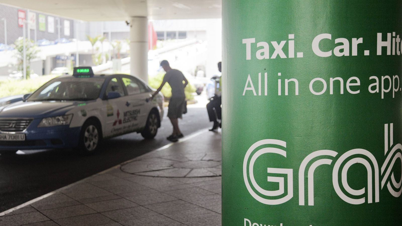Gắn mào taxi trên xe taxi công nghệ