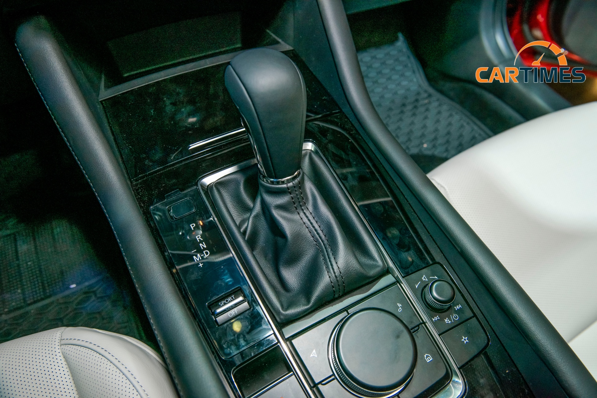 Cần số trên Mazda3 2019