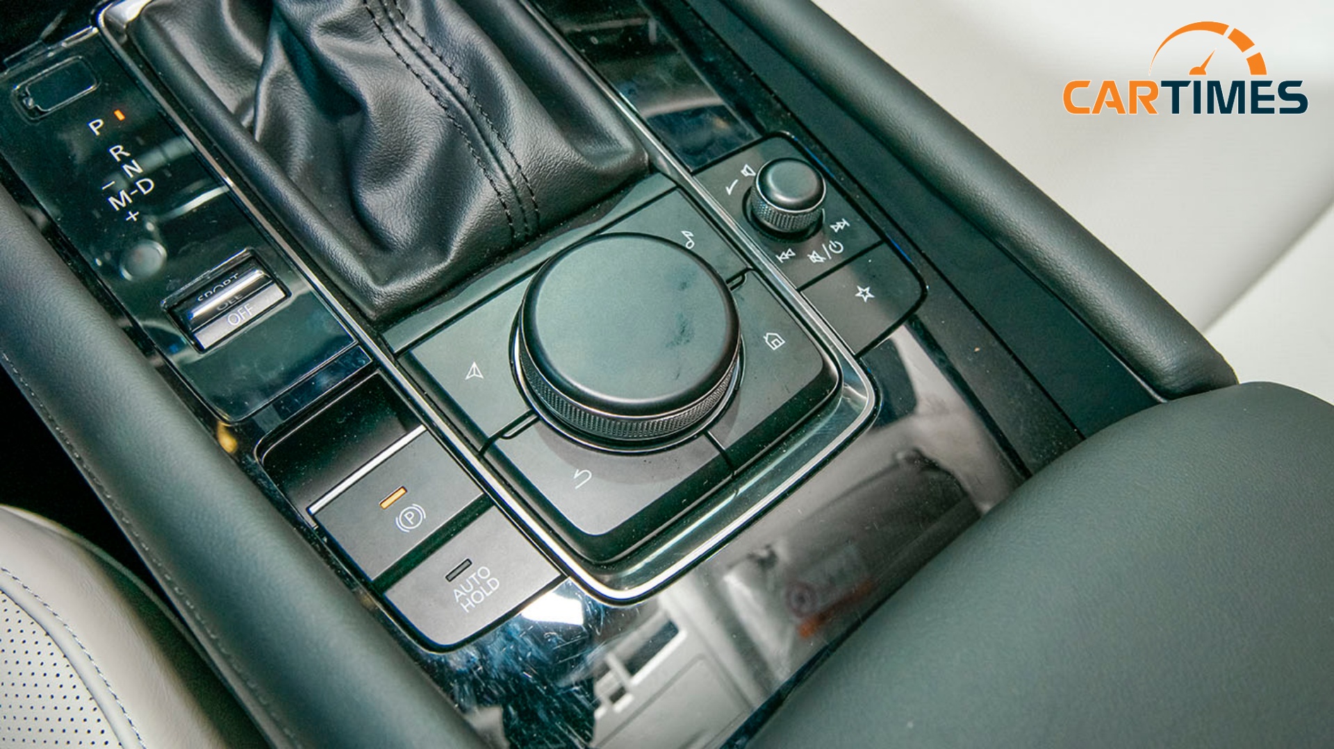Khu vực điều khiển trung tâm trên Mazda3 2019