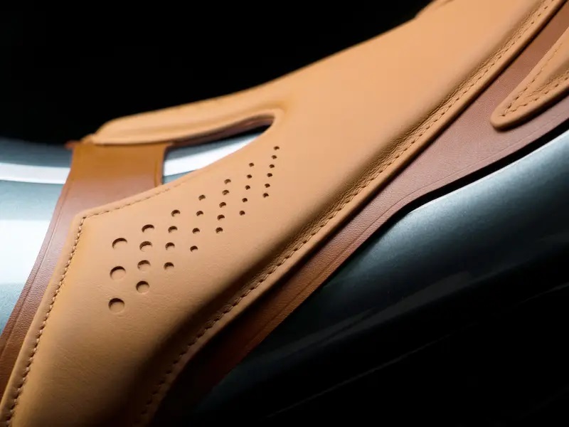 Aston Martin AMB 0011