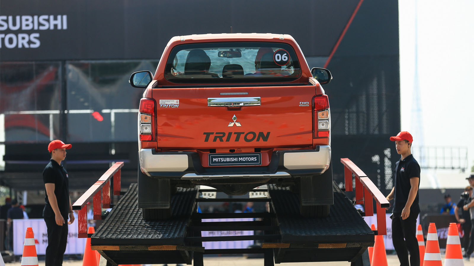 Xe Mitsubishi Triton