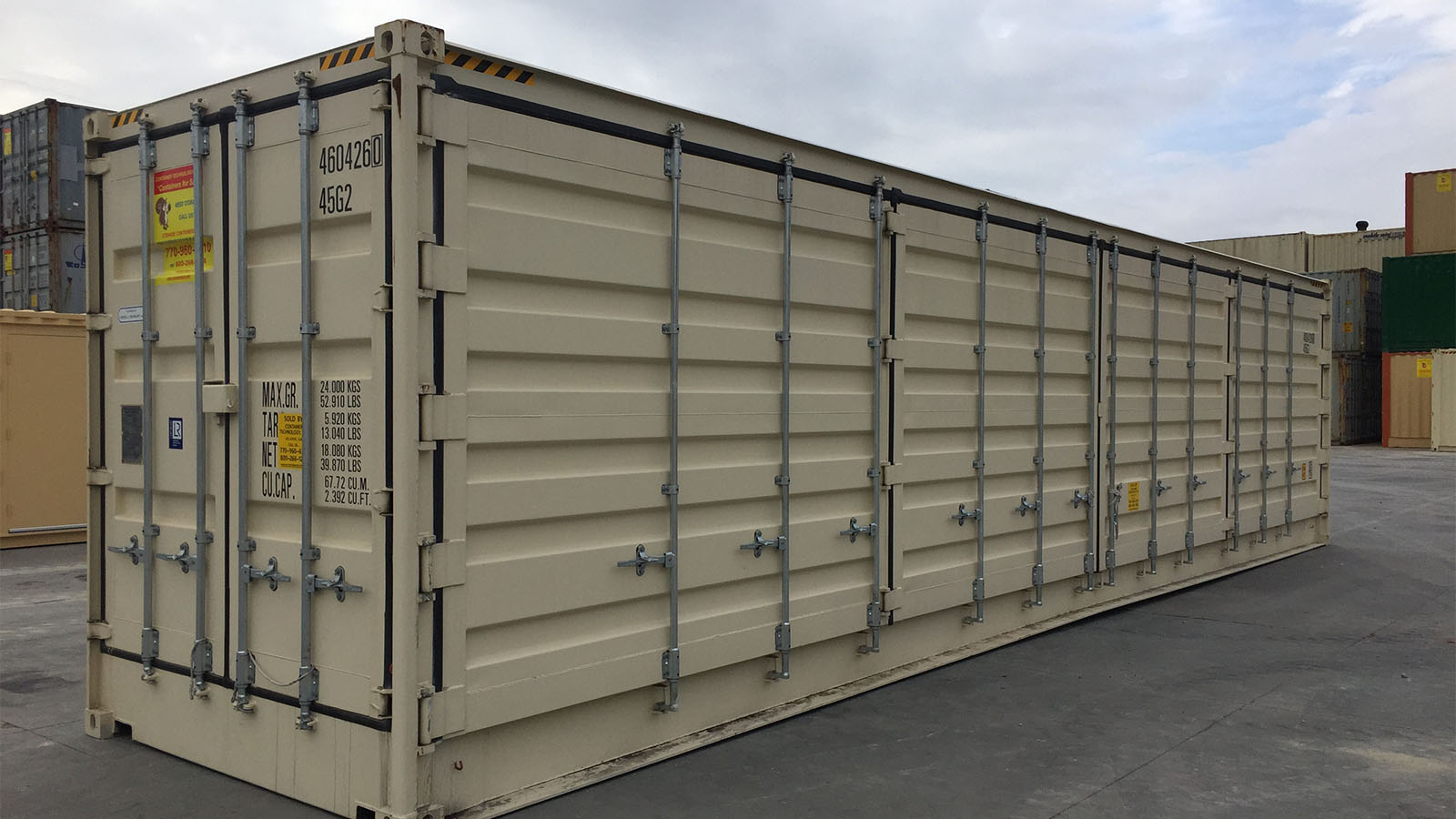 Mặt sau và cửa container