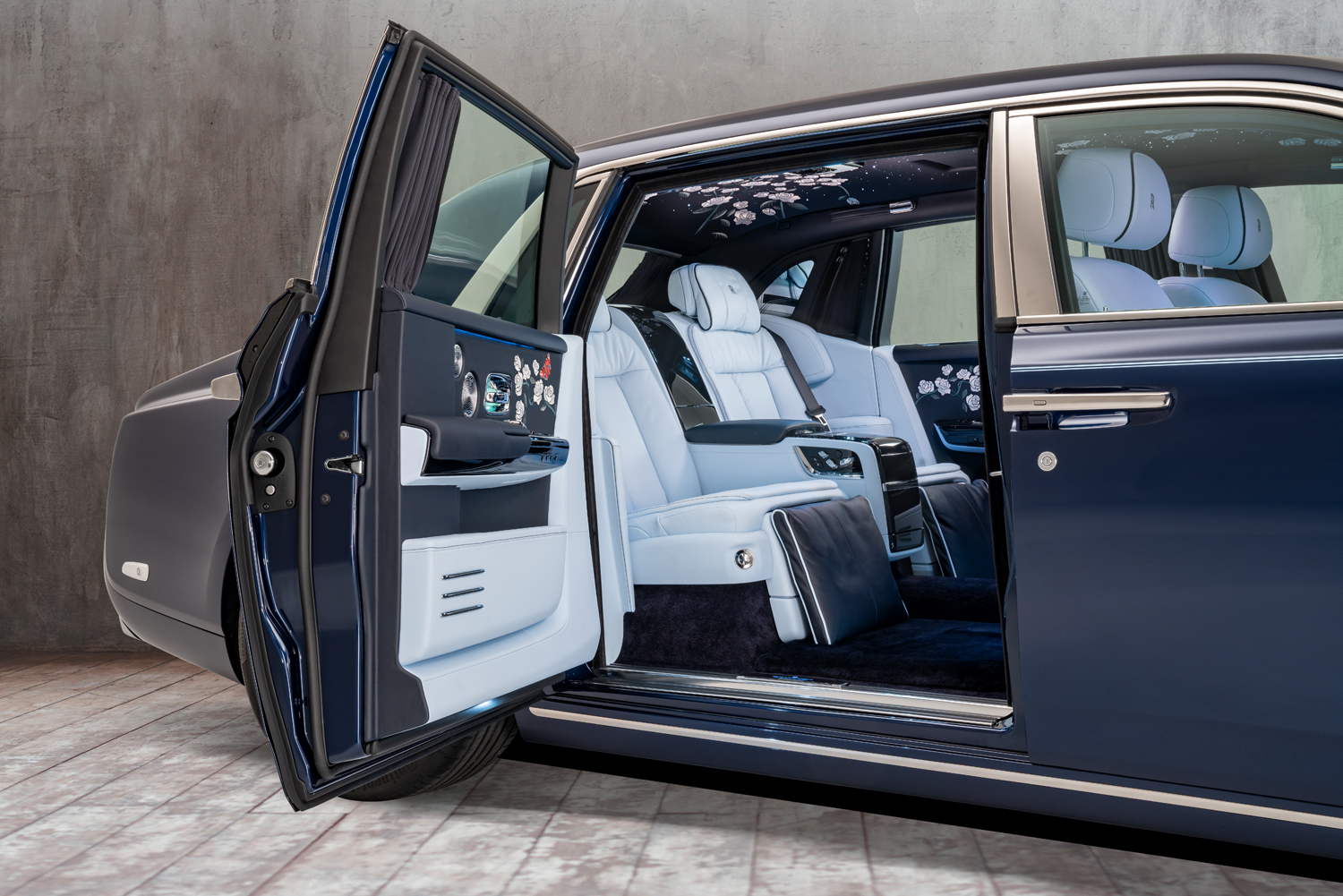 Cửa xe Rolls-Royce Phantom Rose