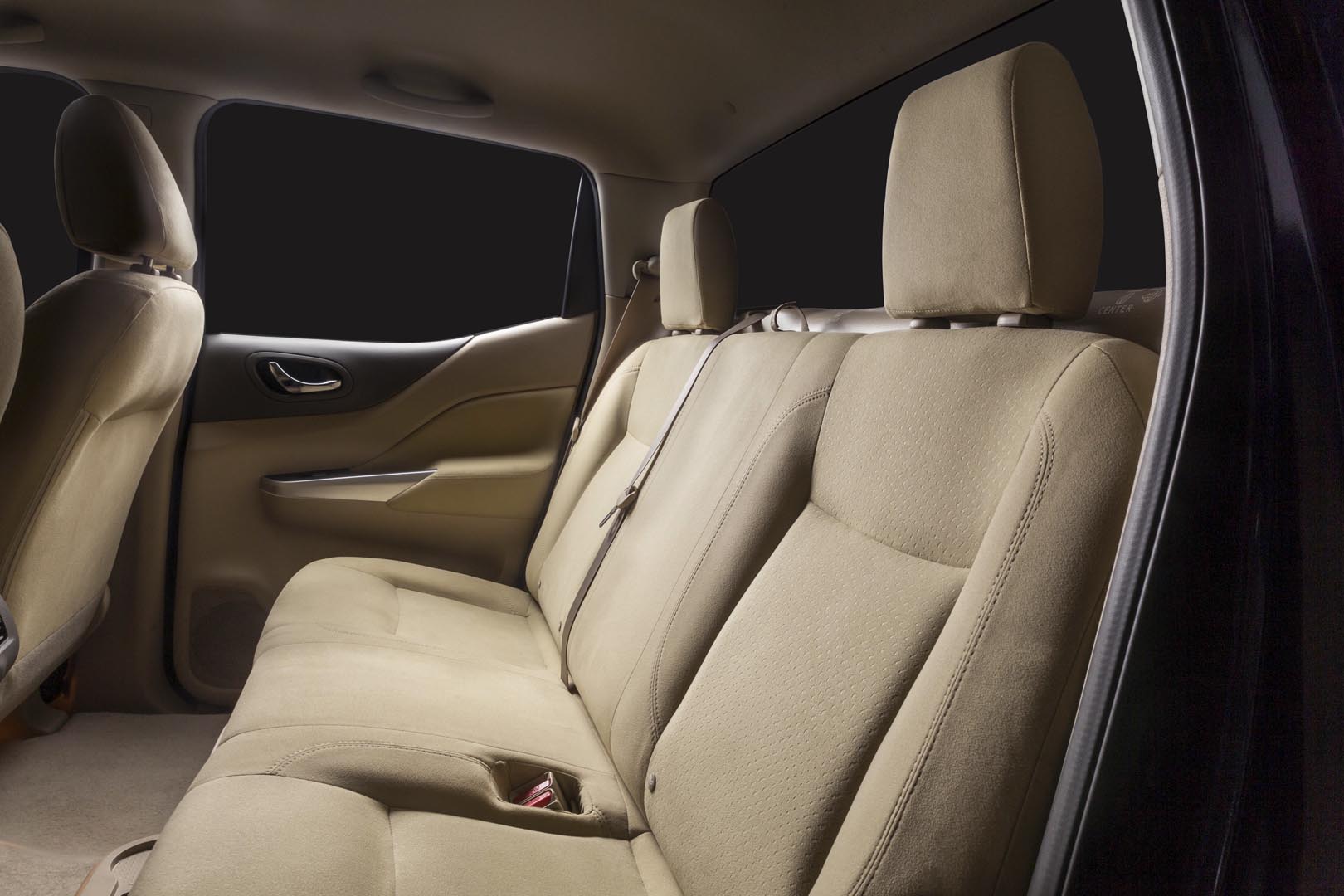 Hàng ghế sau xe Nissan Navara phiên bản mới