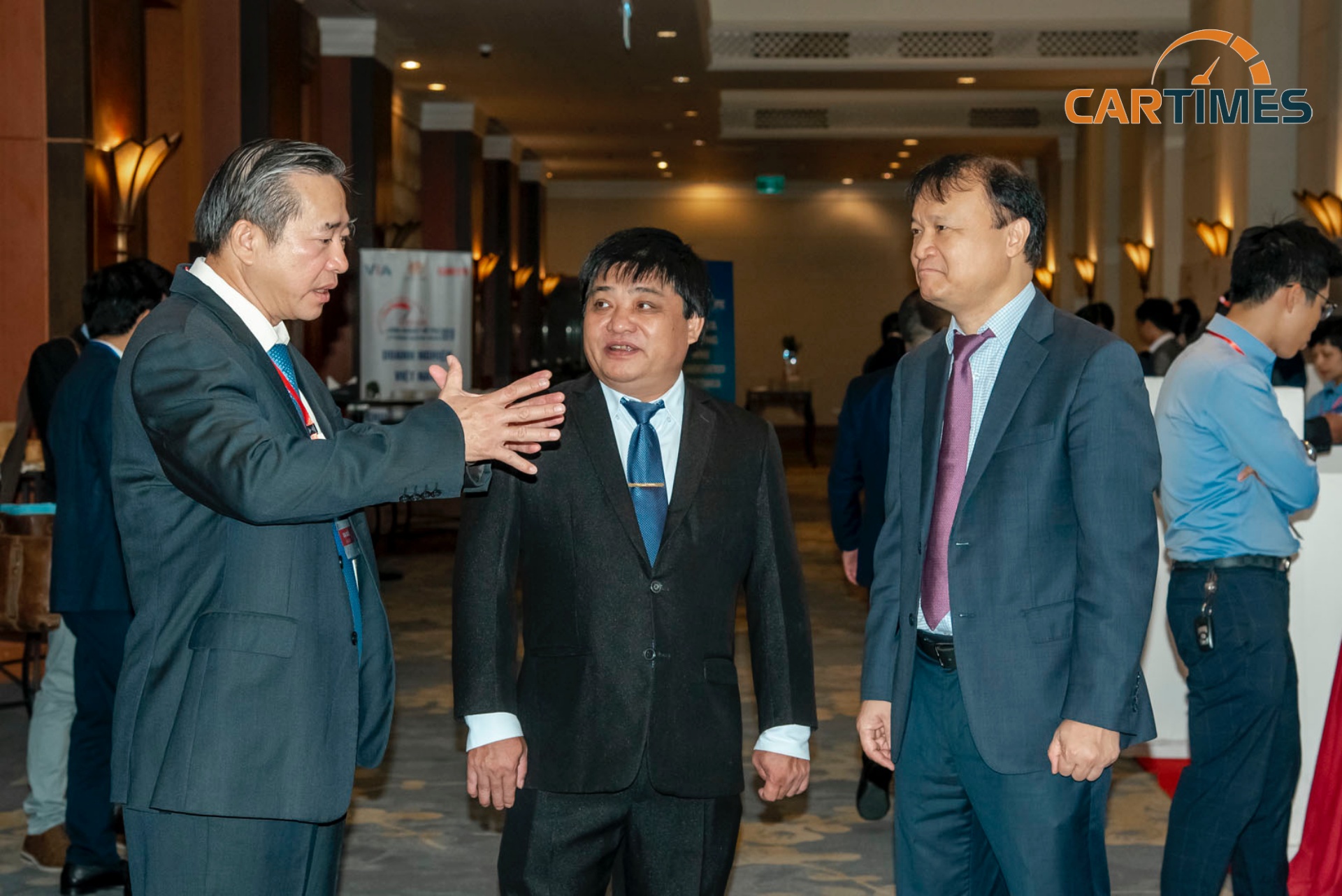 Lãnh đạo Bộ Công Thương, Báo Tuổi trẻ và THACO trao đổi bên lề Diễn đàn