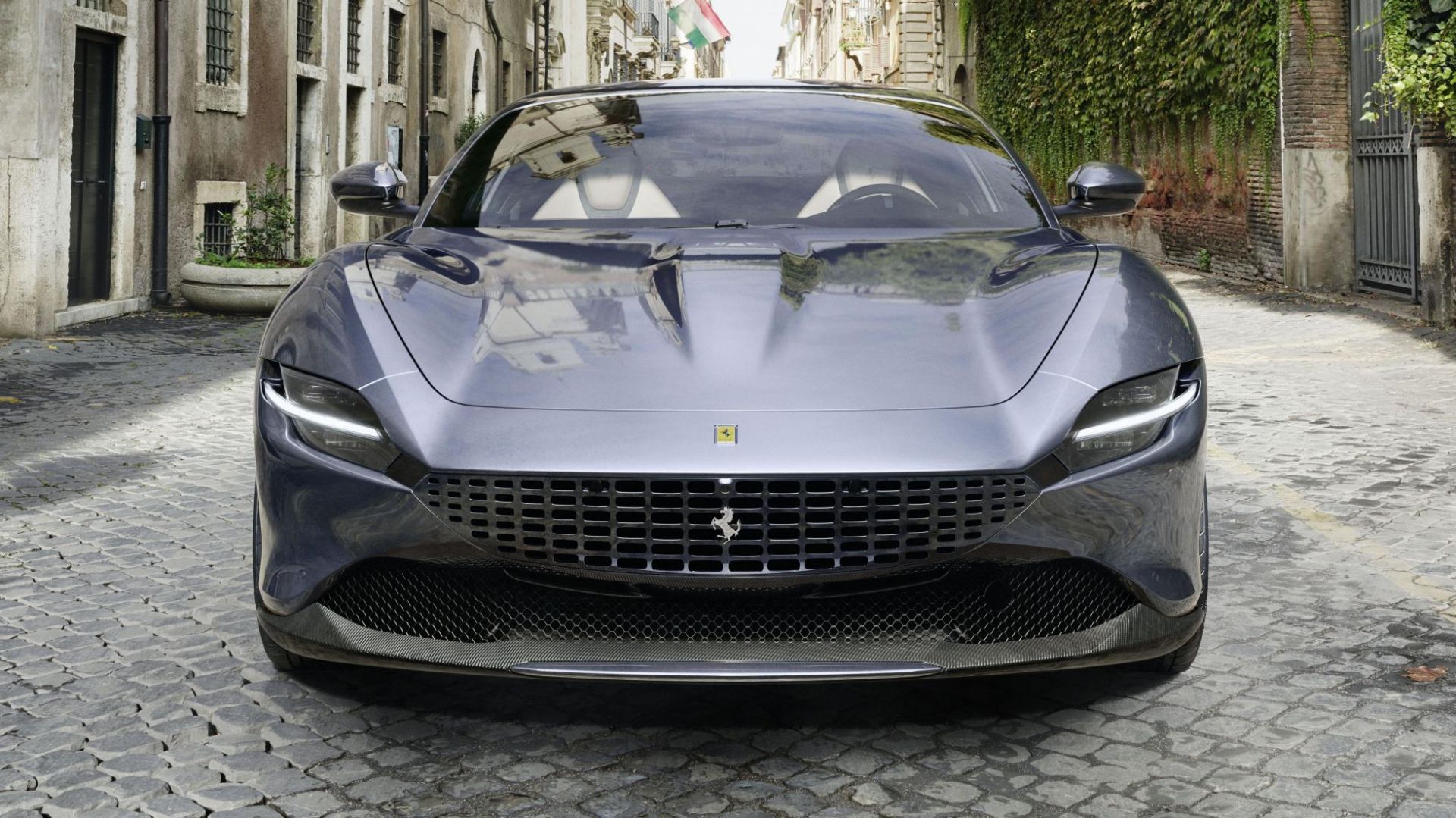 Siêu xe Ferrari Roma. Ảnh: Topgear