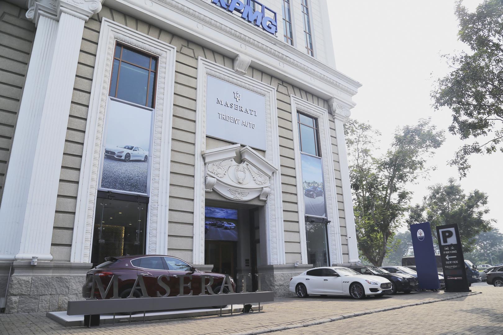Sảnh của showroom Maserati Phú Mỹ Hưng