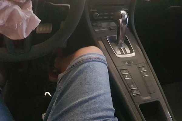 Siêu xe Porsche 911 GT2 RS bị bỏ rơi