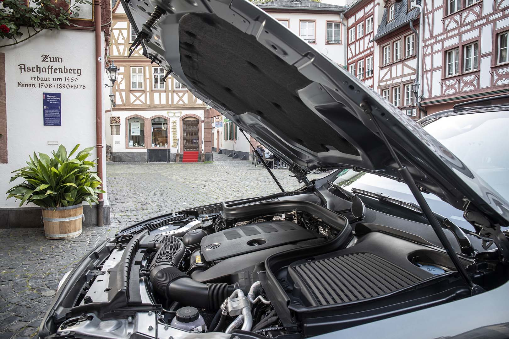 Động cơ xe Mercedes-Benz GLC 300 nâng cấp