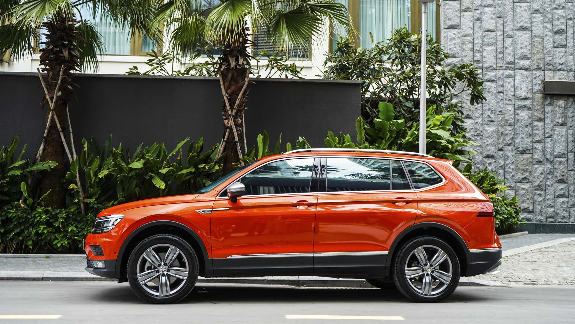 Tiguan Allspace Highline được khuyến mãi 100% thuế trước bạ