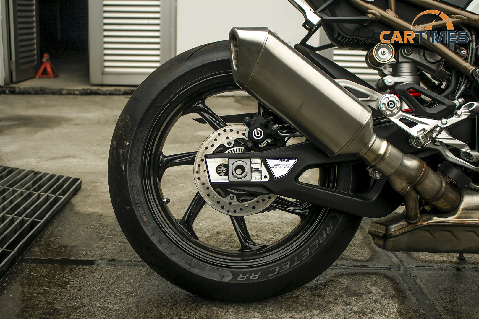 Thiết kế bánh sau của BMW S1000 RR 2020