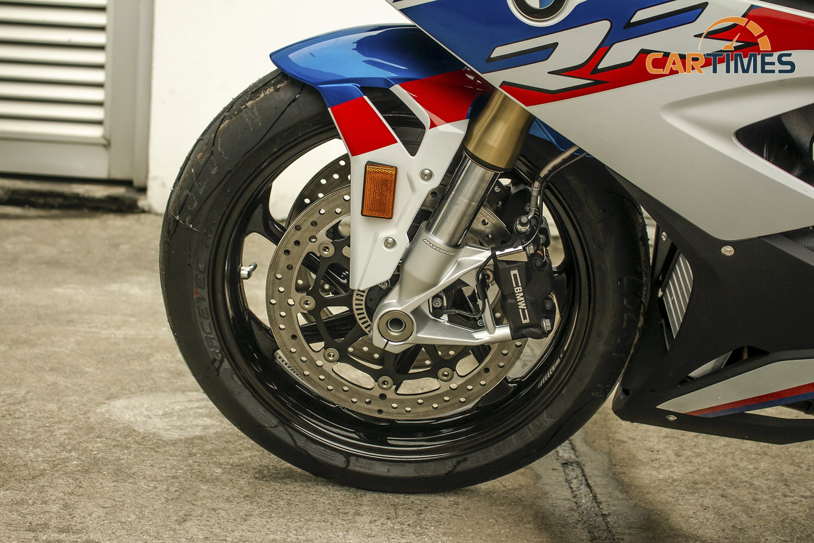 Thiết kế bánh trước của BMW S1000 RR 2020