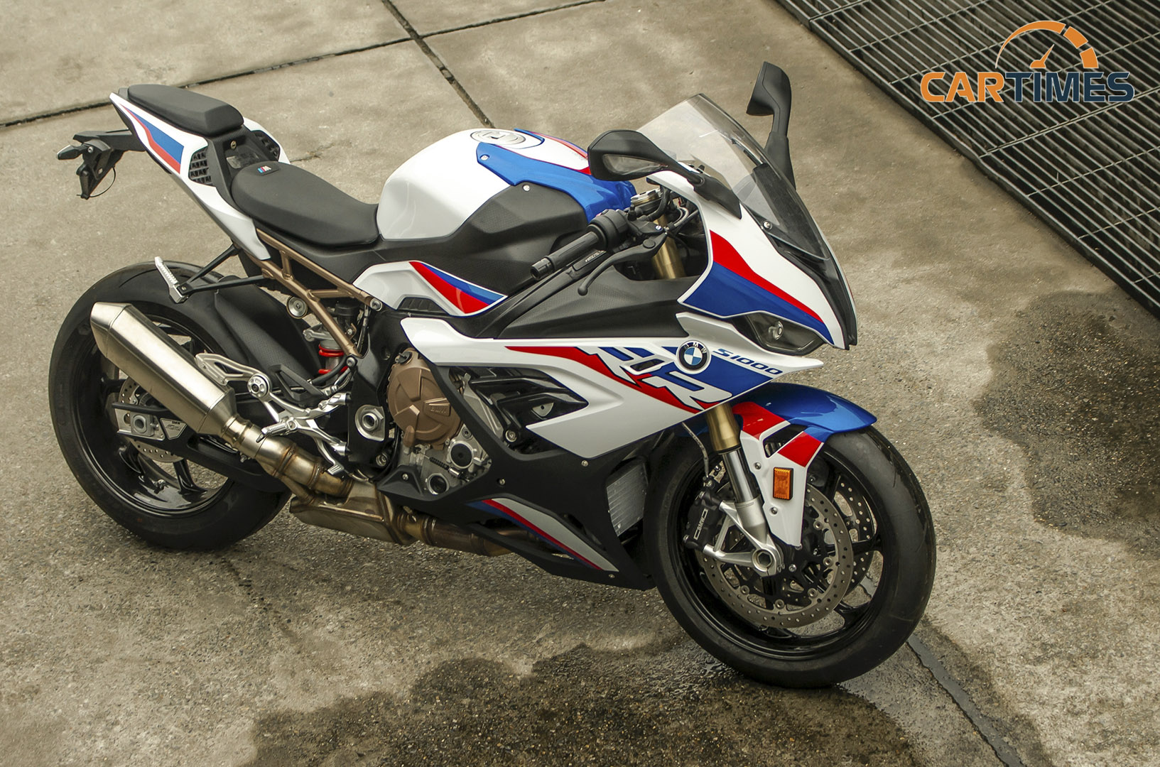 Thiết kế của BMW S1000 RR được làm lại phần đầu xe