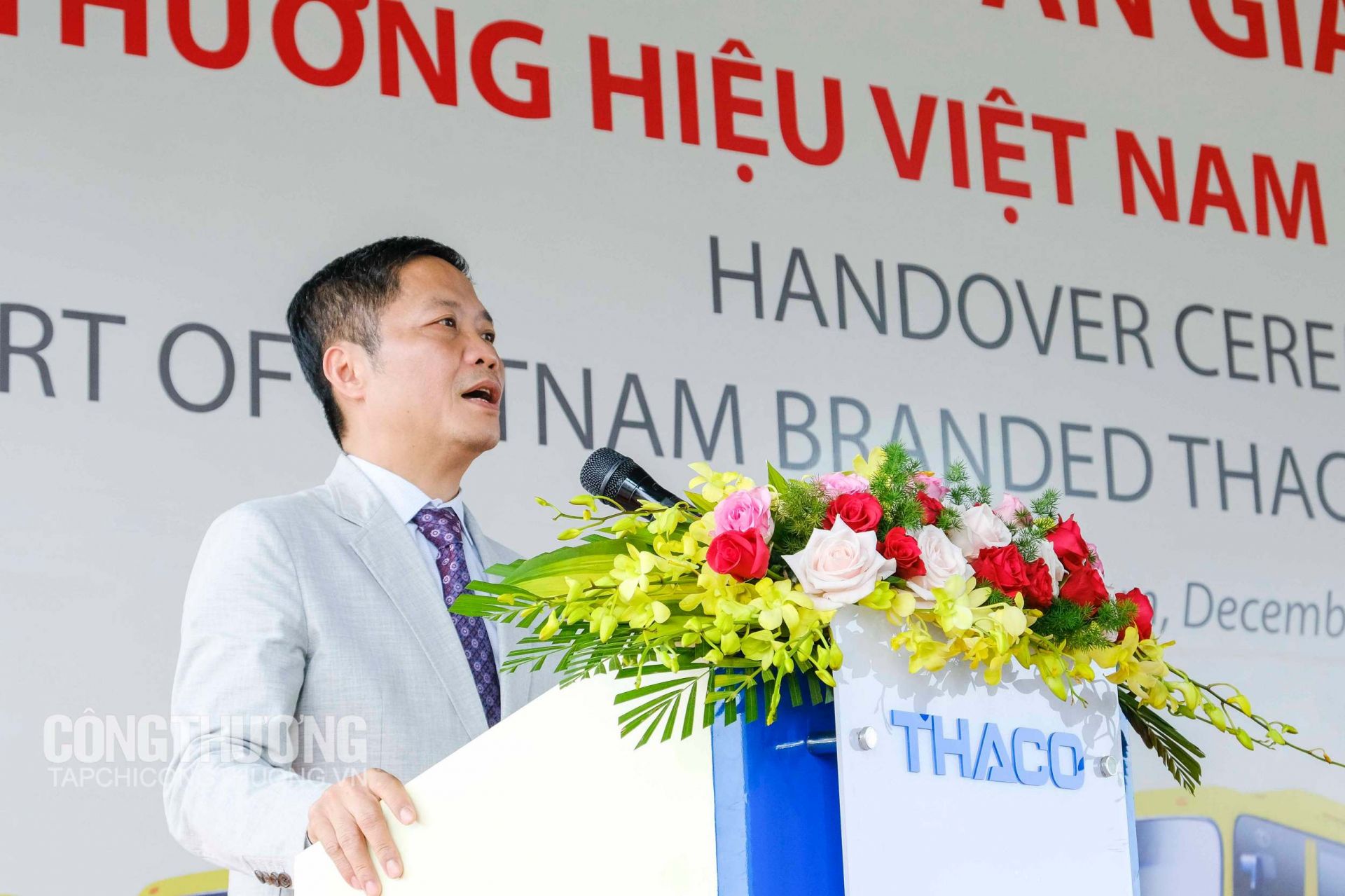 Bộ trưởng Trần Tuấn Anh bày tỏ sự tự hào với sự kiện xuất khẩu thành công xe bus và phụ tùng, linh kiện ô tô của THACO