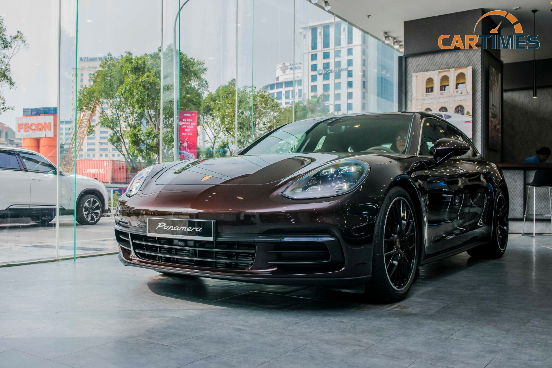 Porsche Panamera 4 Sport Turismo là chiếc đầu tiên tại thị trường Việt Nam