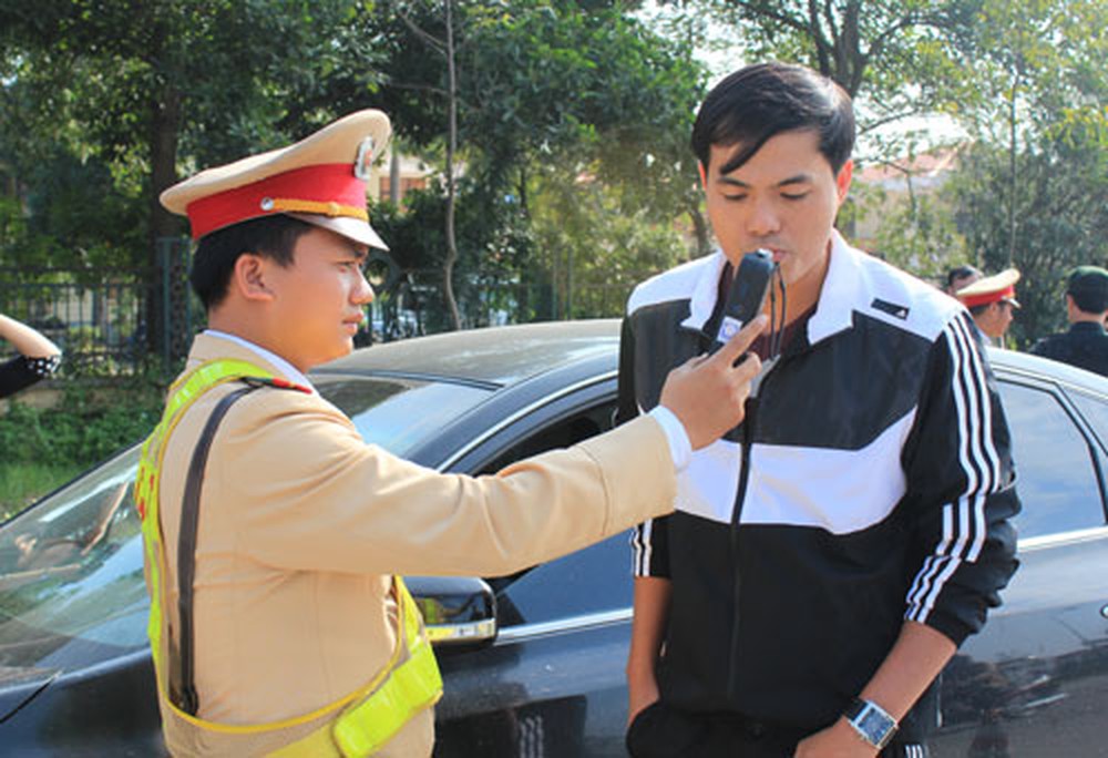 Các cơ chế xử phạt uống rượu bia khi lái xe ngày càng mạnh tay