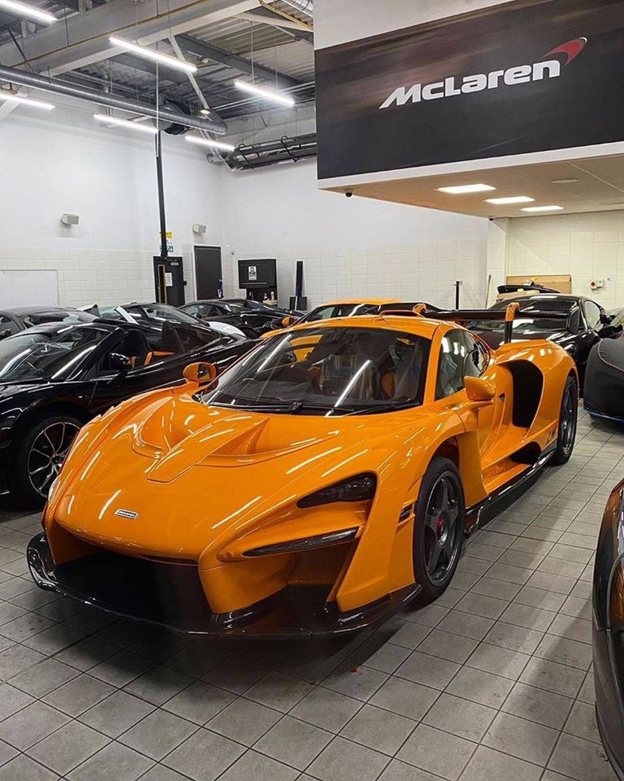 Xe McLaren Senna LM màu cam
