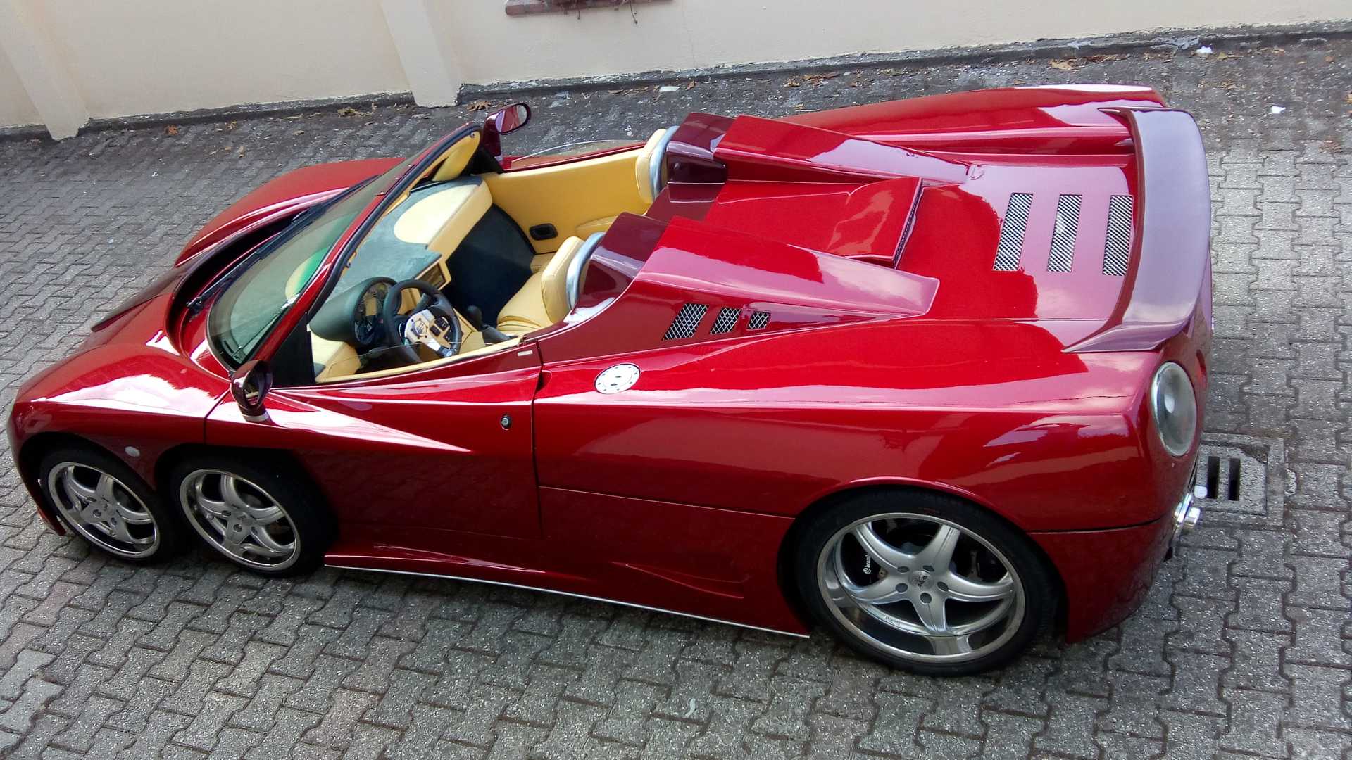 siêu xe 6 bánh Covini C6W