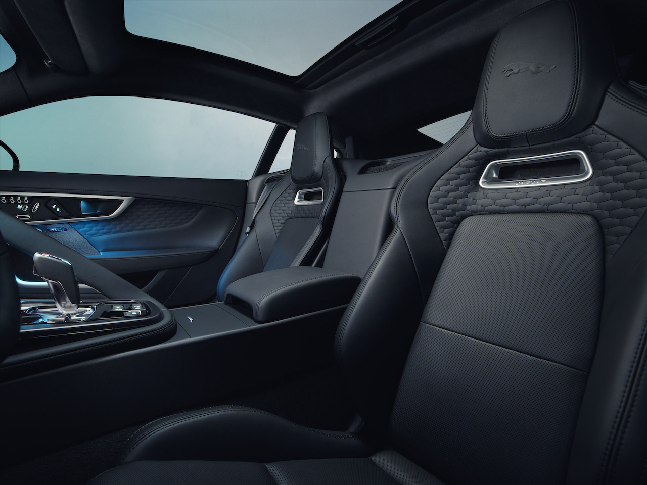 Ghế ngồi xe Jaguar F-Type