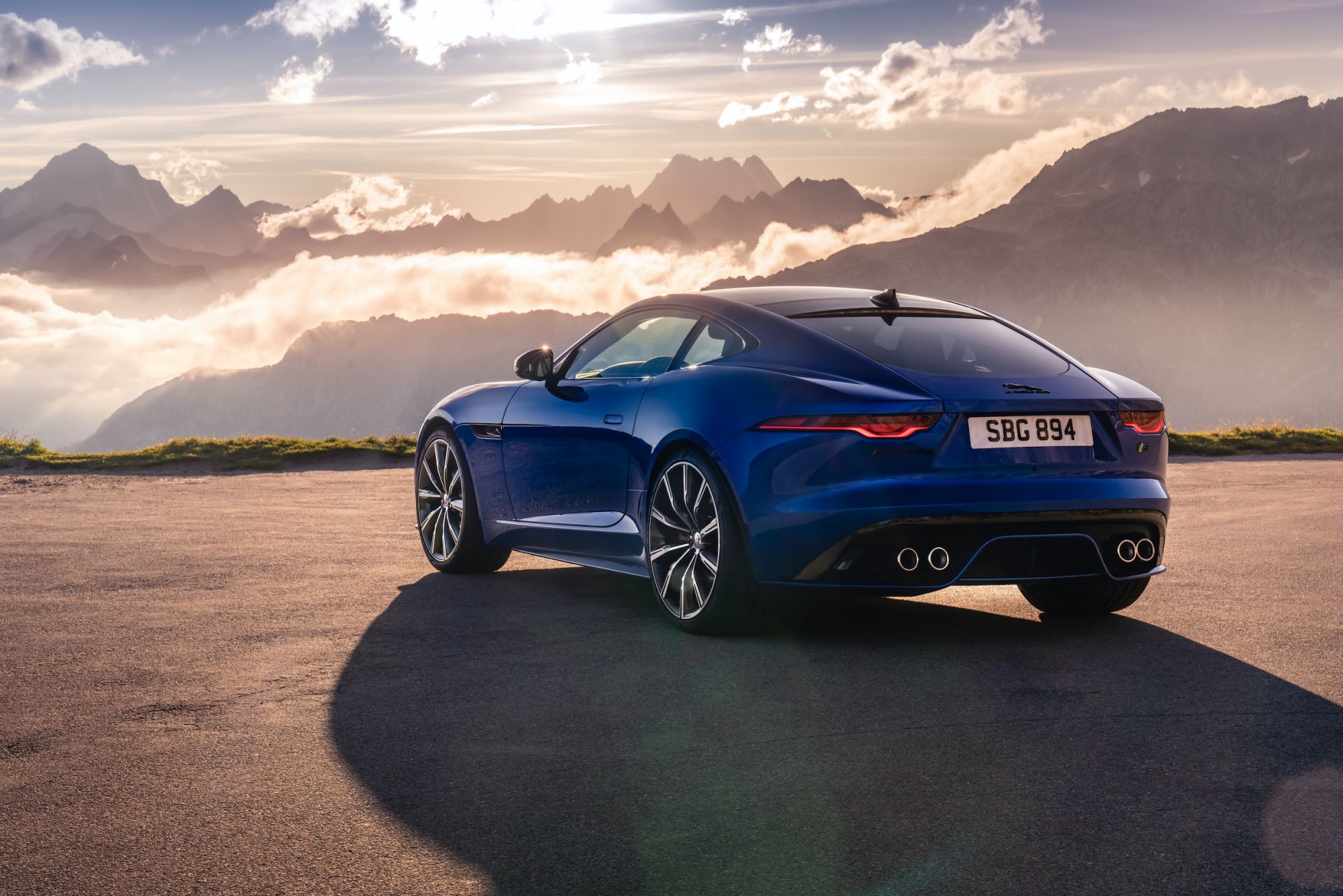 Thiết kế đuôi xe Jaguar F-Type