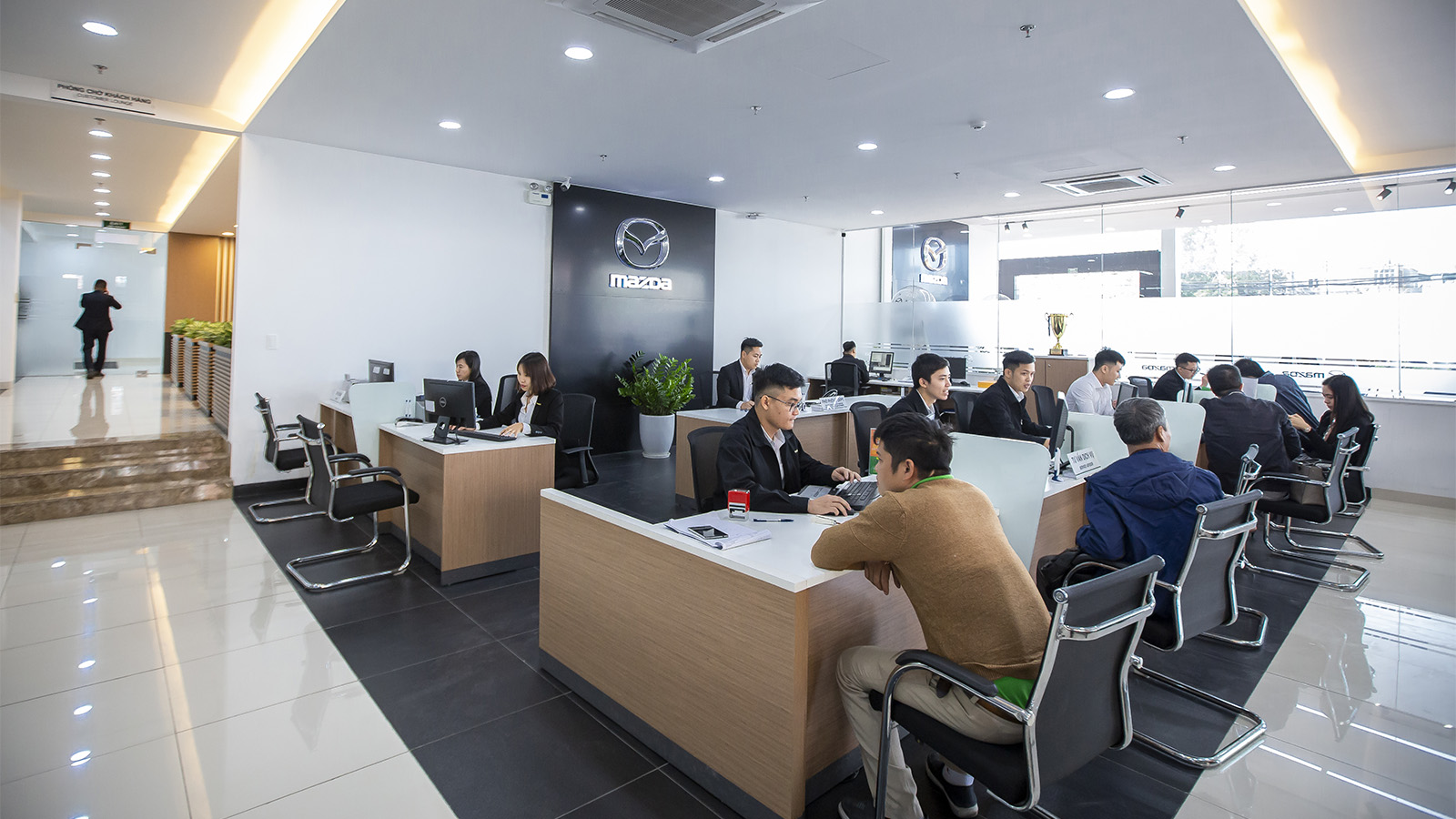 Đội ngũ nhân sự Mazda Giải Phóng