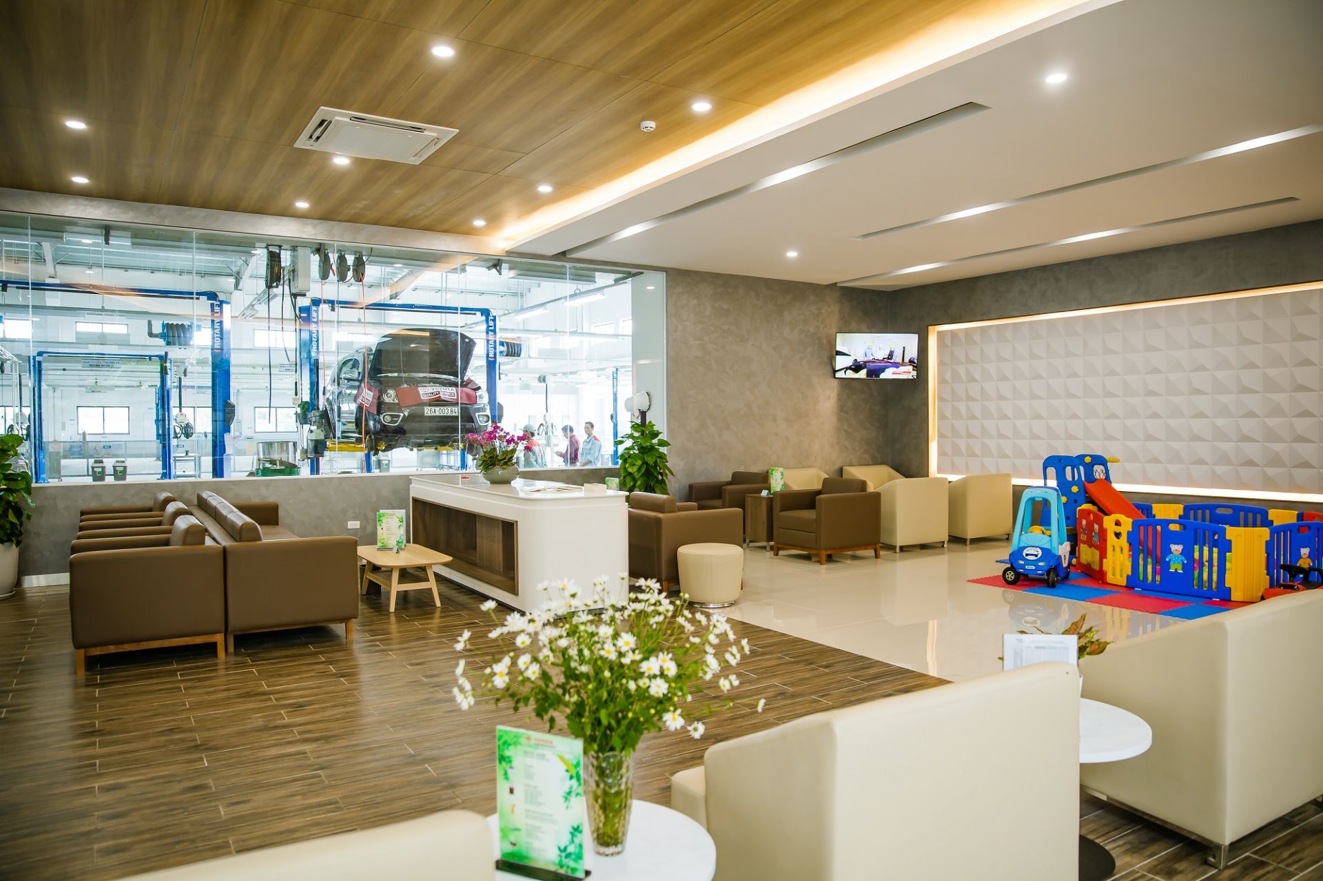 Phòng chờ Khu vực xưởng sửa chữa Phòng trưng bày Toyota Tây Bắc (Sơn La)