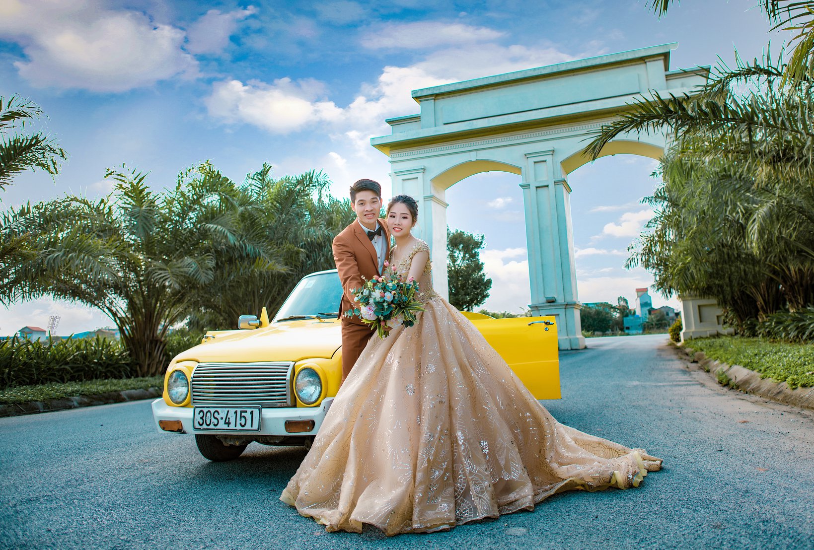 Mazda 1200 chụp ảnh cưới