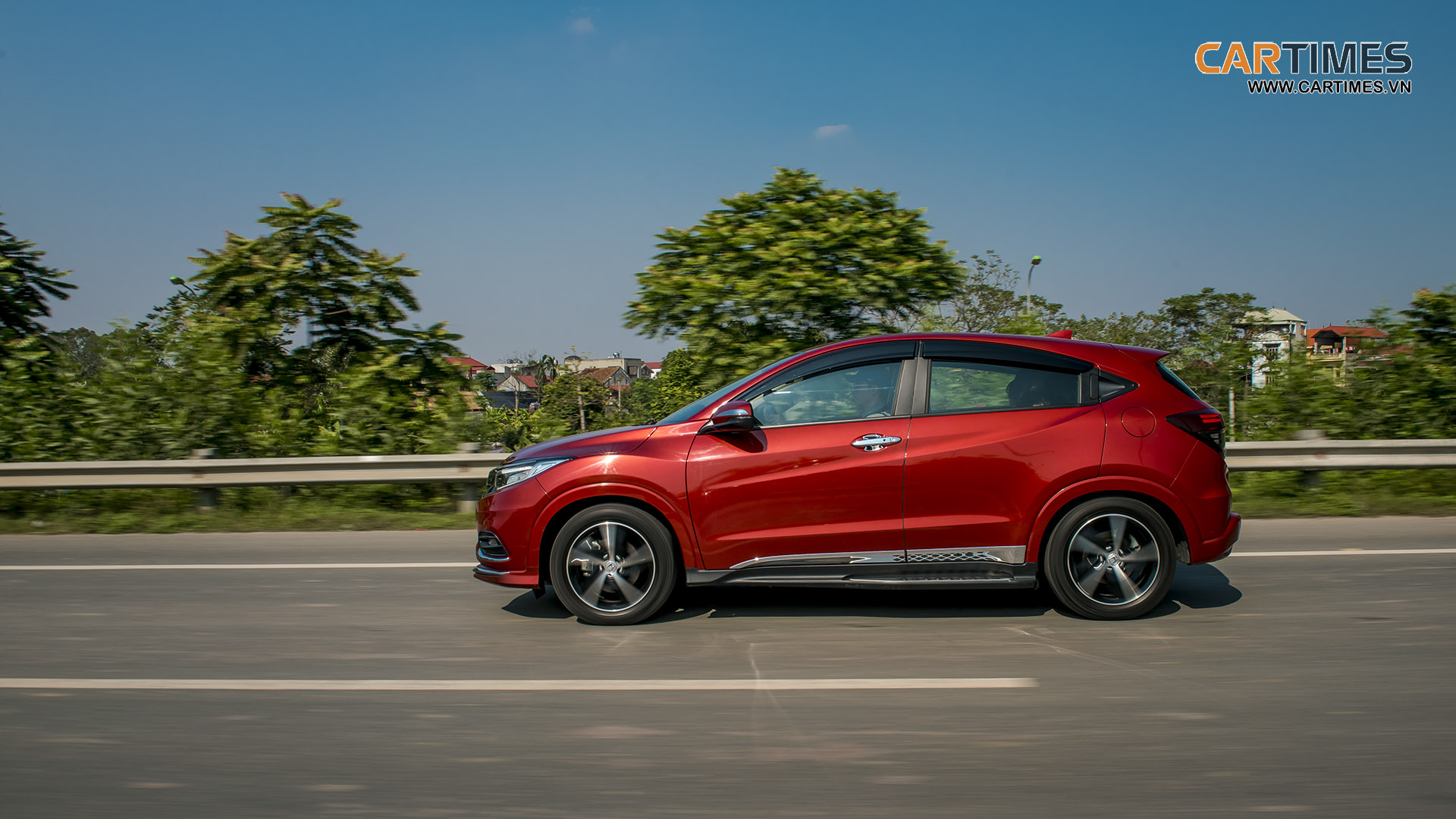 Kích thước tổng thể của Honda HR-V 2019 lớn hơn so với các đối thủ cùng phân khúc