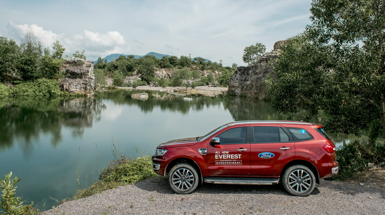Nhiều công nghệ an toàn và thông minh được trang bị cho Ford Everest
