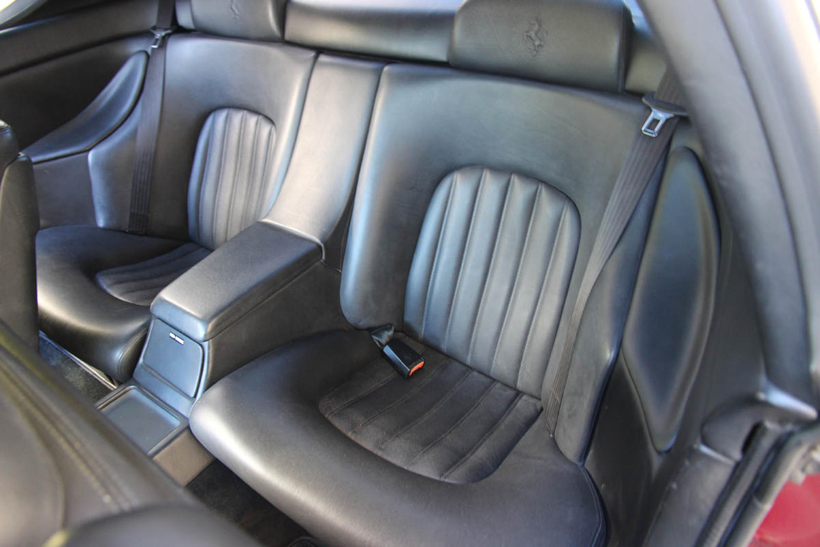 Thiết kế hàng ghế sau xe Ferrari 456 1973
