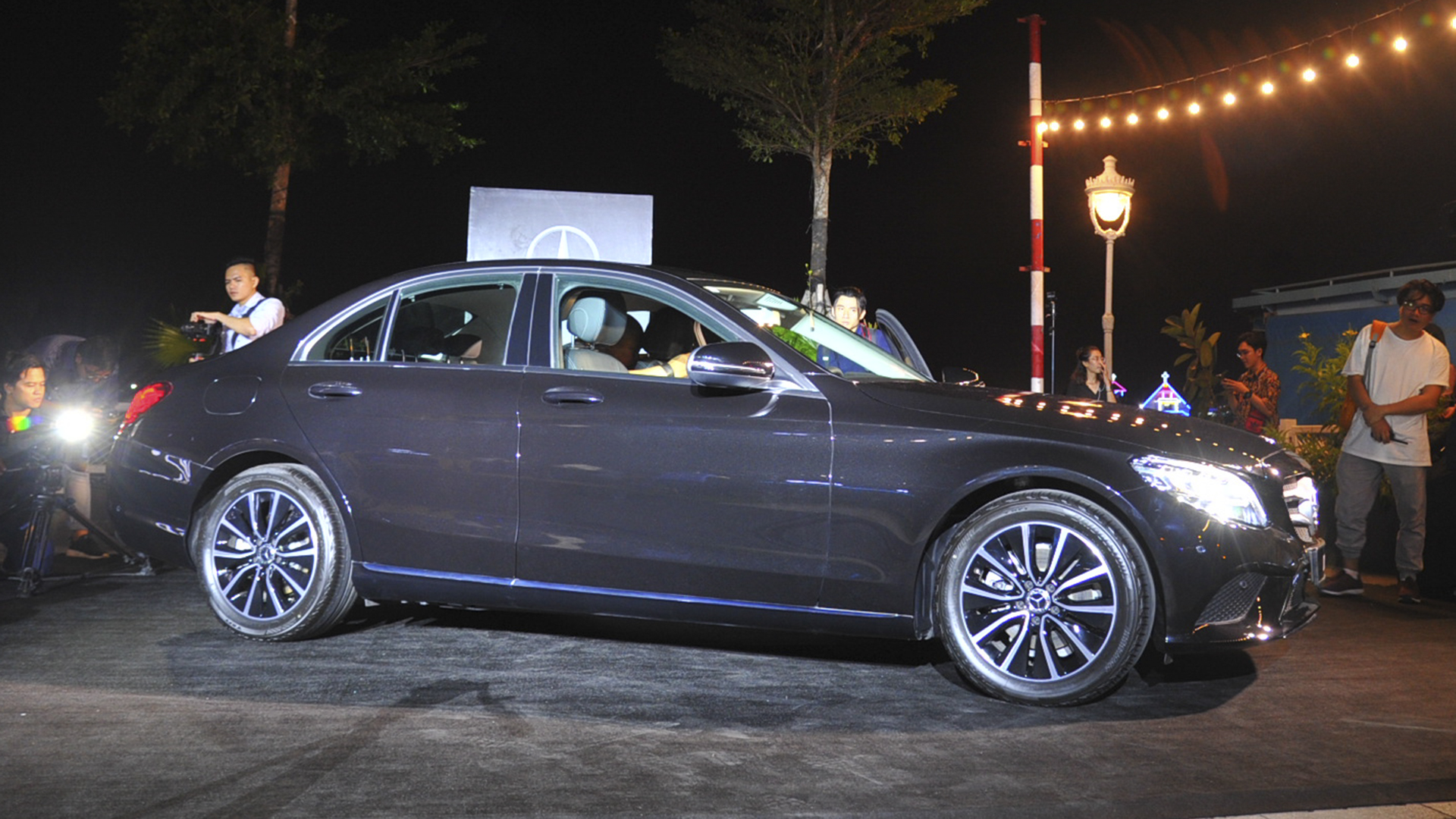 Giá bán Mercedes-Benz C-Class thấp hơn những đối thủ cùng phân khúc tới cả trăm triệu đồng