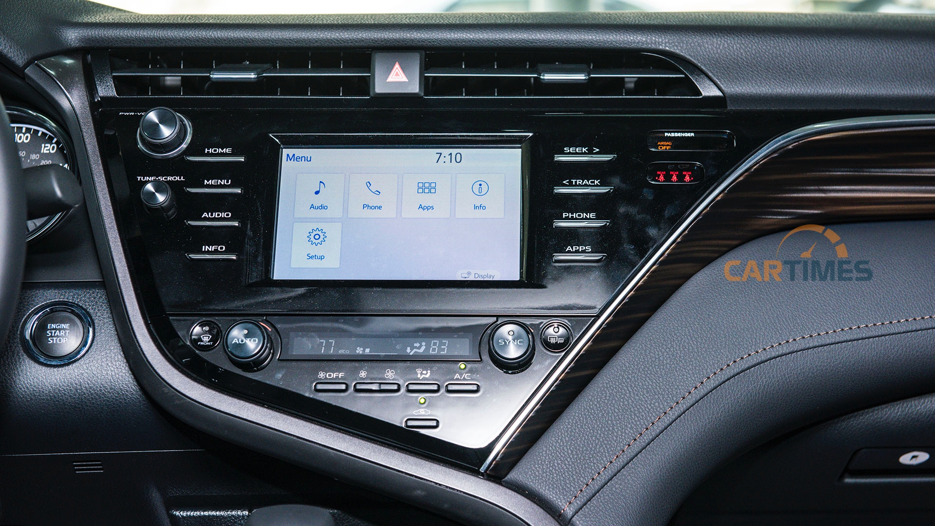 Thiết kế màn hình cảm ứng Toyota Camry XLE 2019