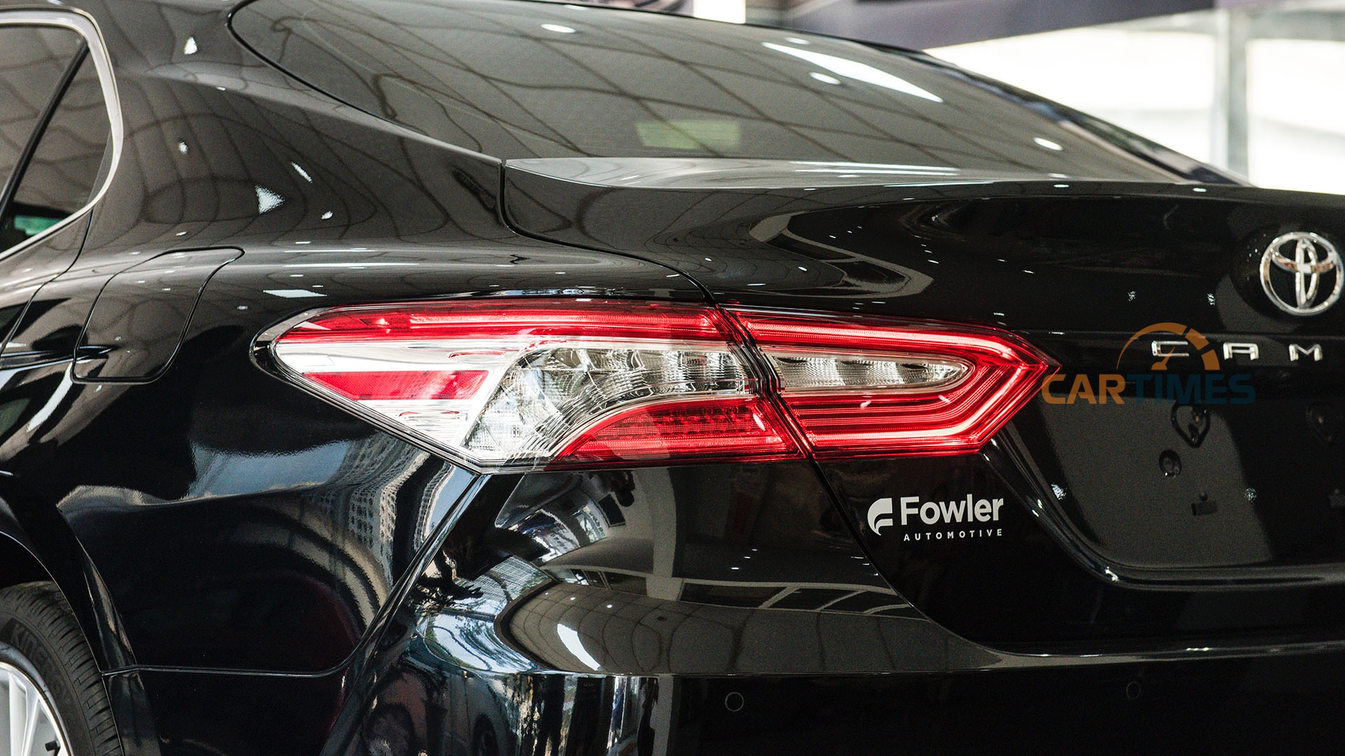 Thiết kế đèn hậu xe Toyota Camry XLE 2019