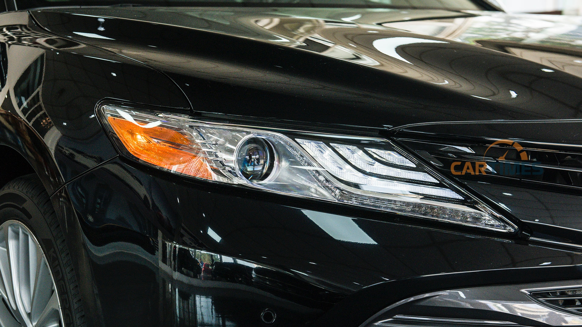 Thiết kế đèn pha xe Toyota Camry XLE 2019