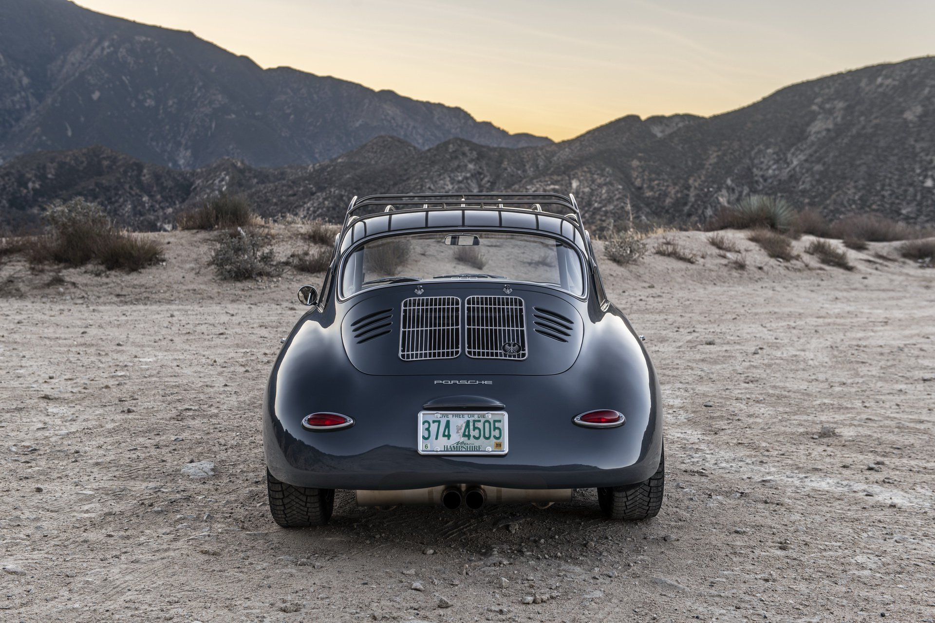 Thiết kế đuôi xe Emory Motorsports Porsche 356 C4S