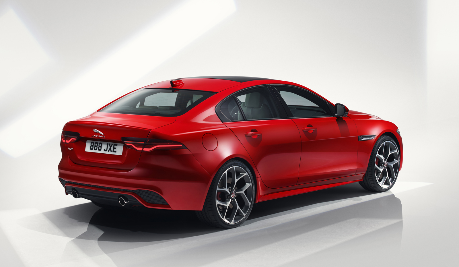 Giá bán Jaguar XE mới tại Việt Nam chưa được công bố