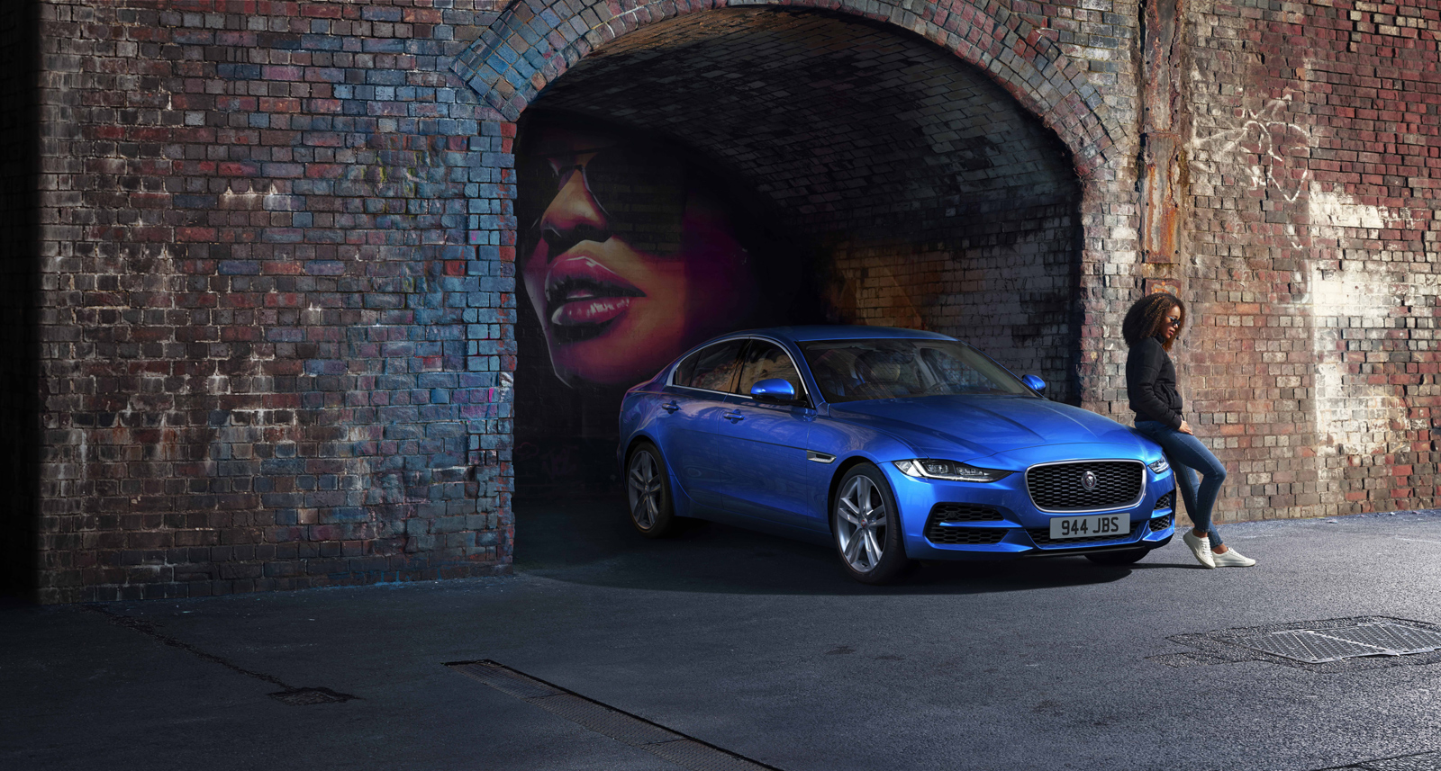 Jaguar XE mới có sẵn các lựa chọn động cơ Ingenium chạy xăng và động cơ dầu