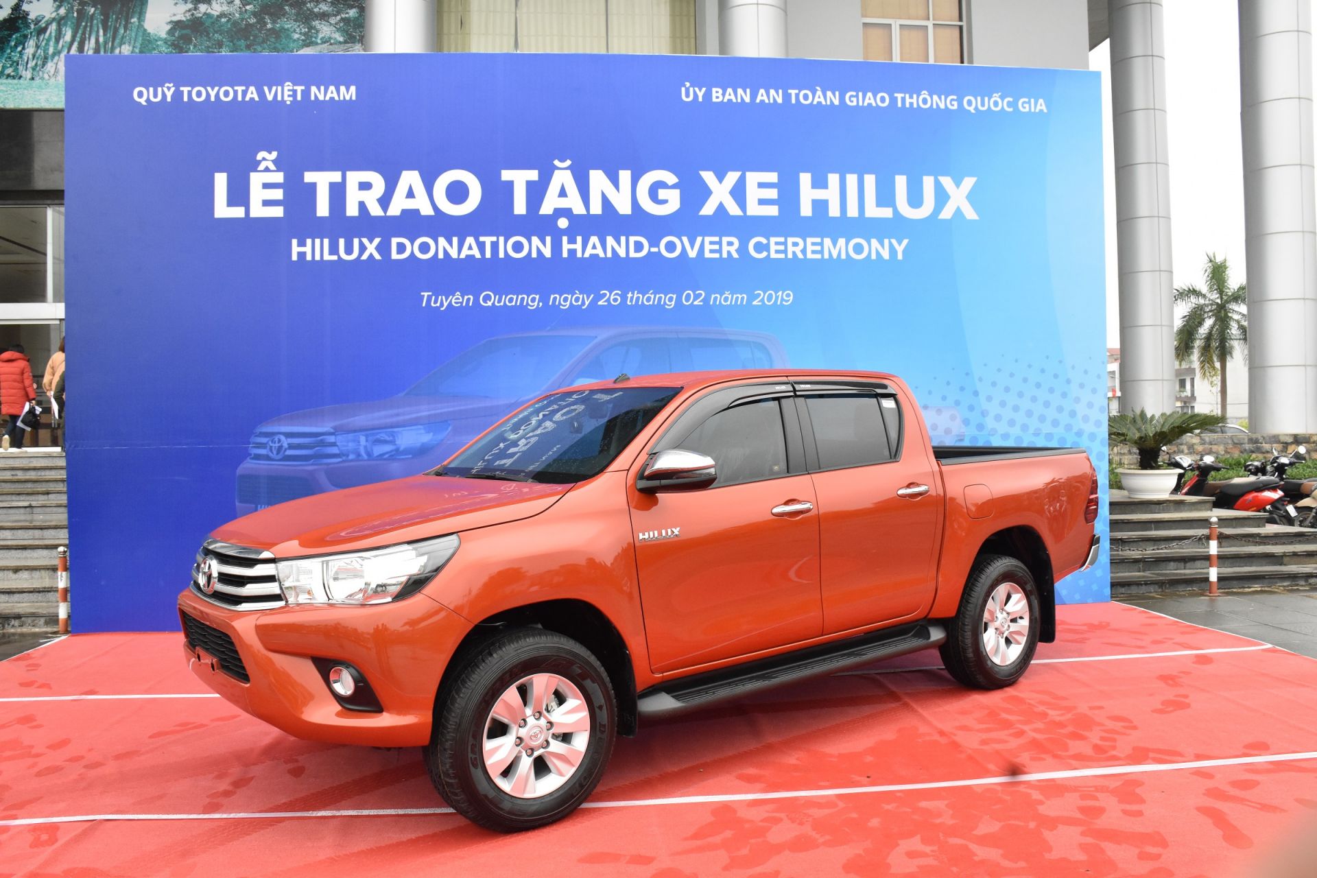 Chiếc xe Toyota Hilux được trao tặng tại chương trình