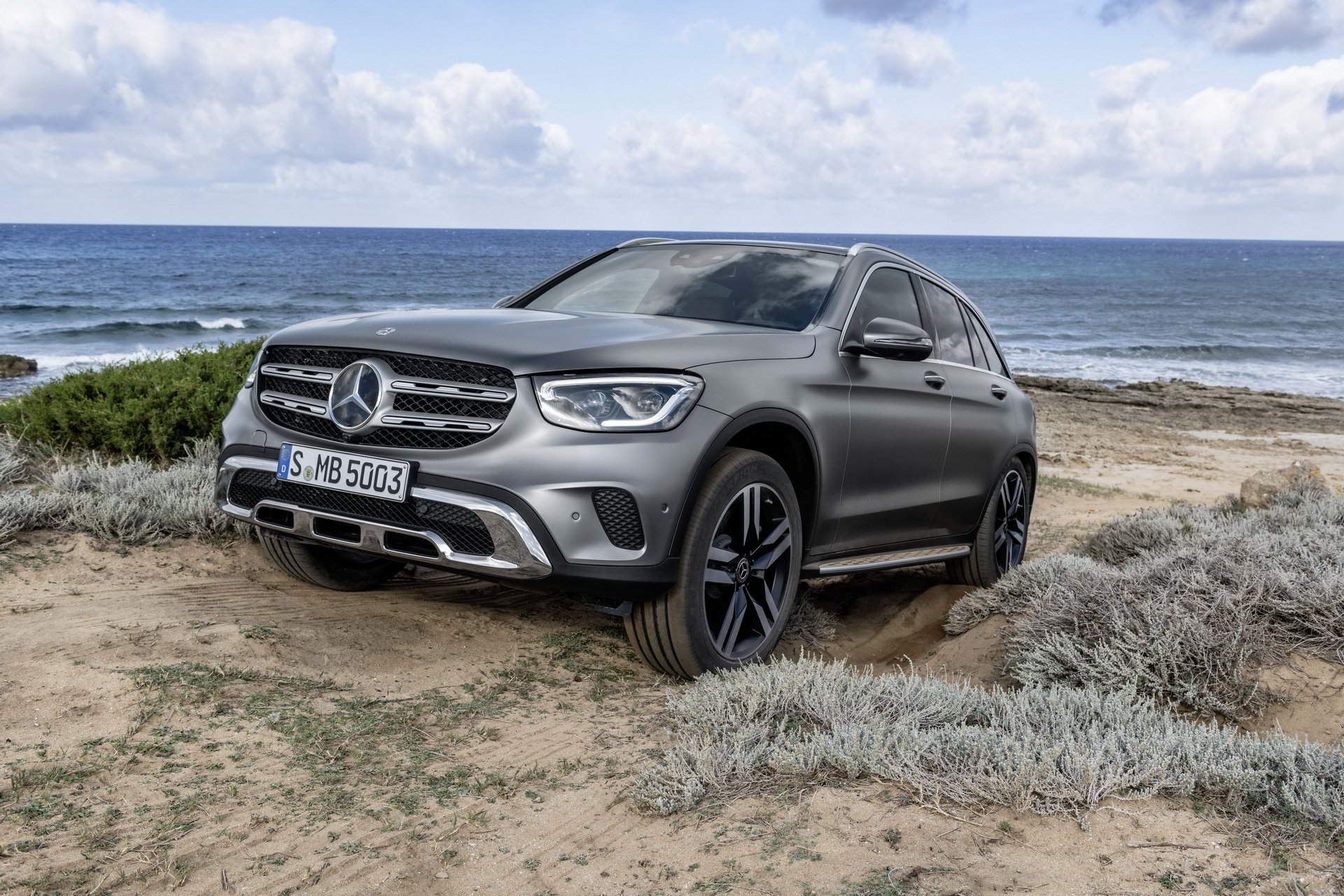 Thiết kế đầu xe Mercedes-Benz GLC 2020 facelift