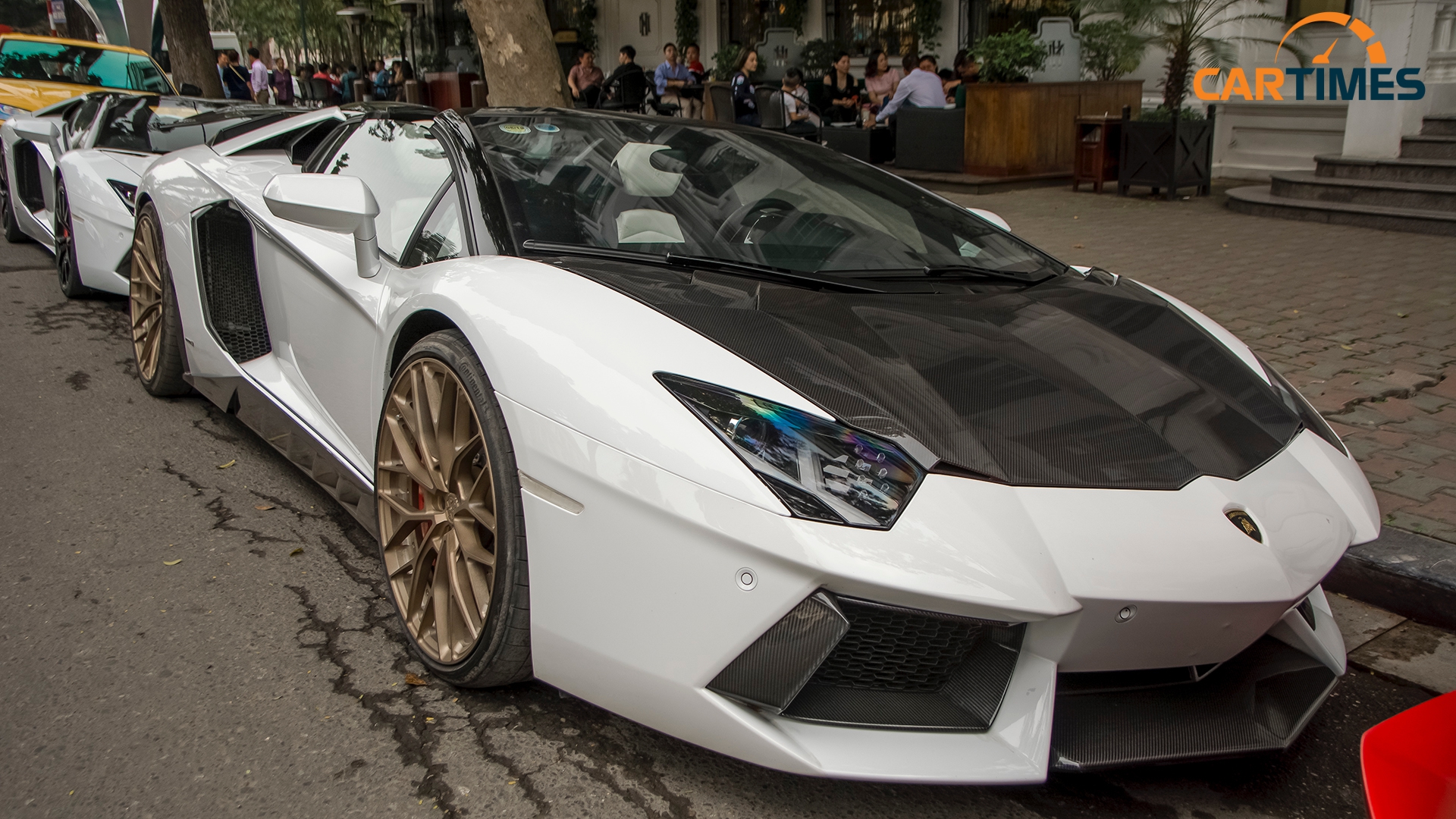 Xe Lamborghini Aventador