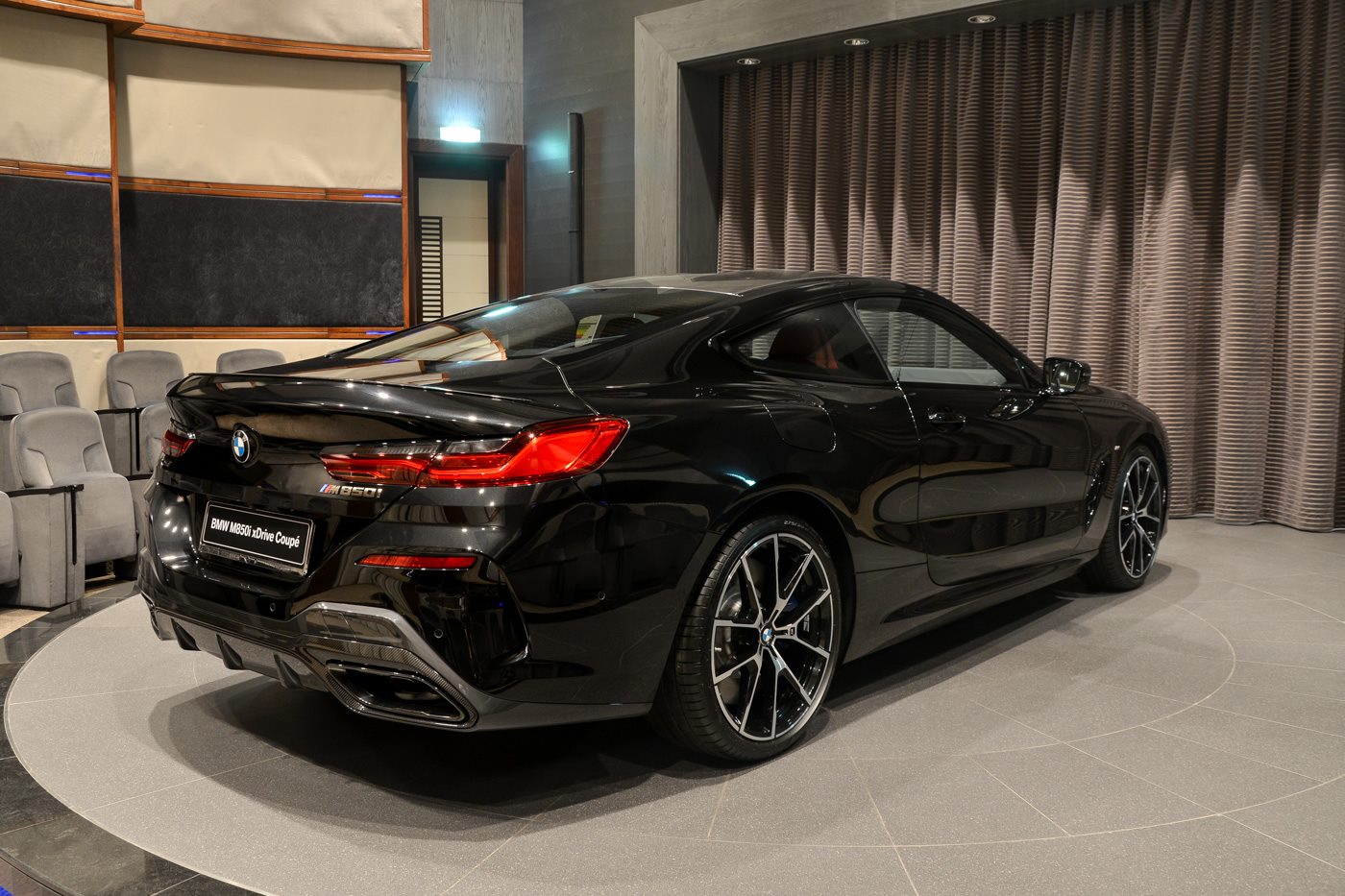 Thiết kế hông xe BMW 850i xDrive